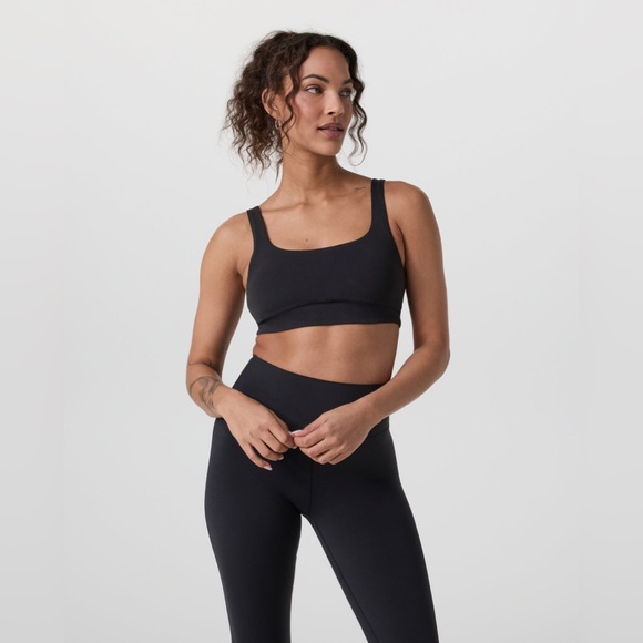 Vuori AlITheForm Bra in Black - Picture 2 of 6